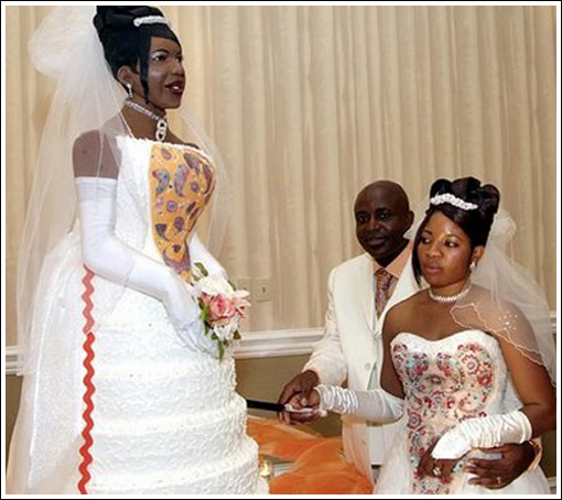 Bolo personalizado com formato da noiva