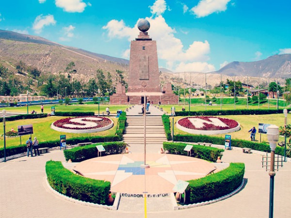 monumento equatorial