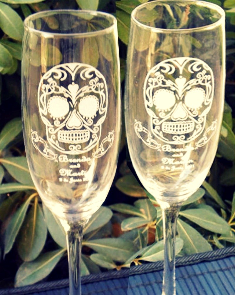 Taças estilizadas com caveiras